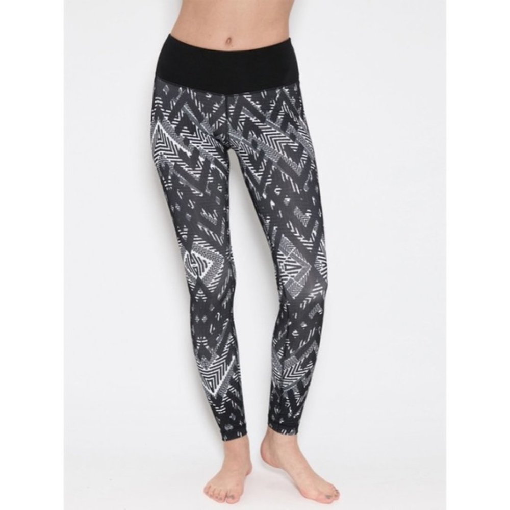 Satva Black White Patterned Leggings